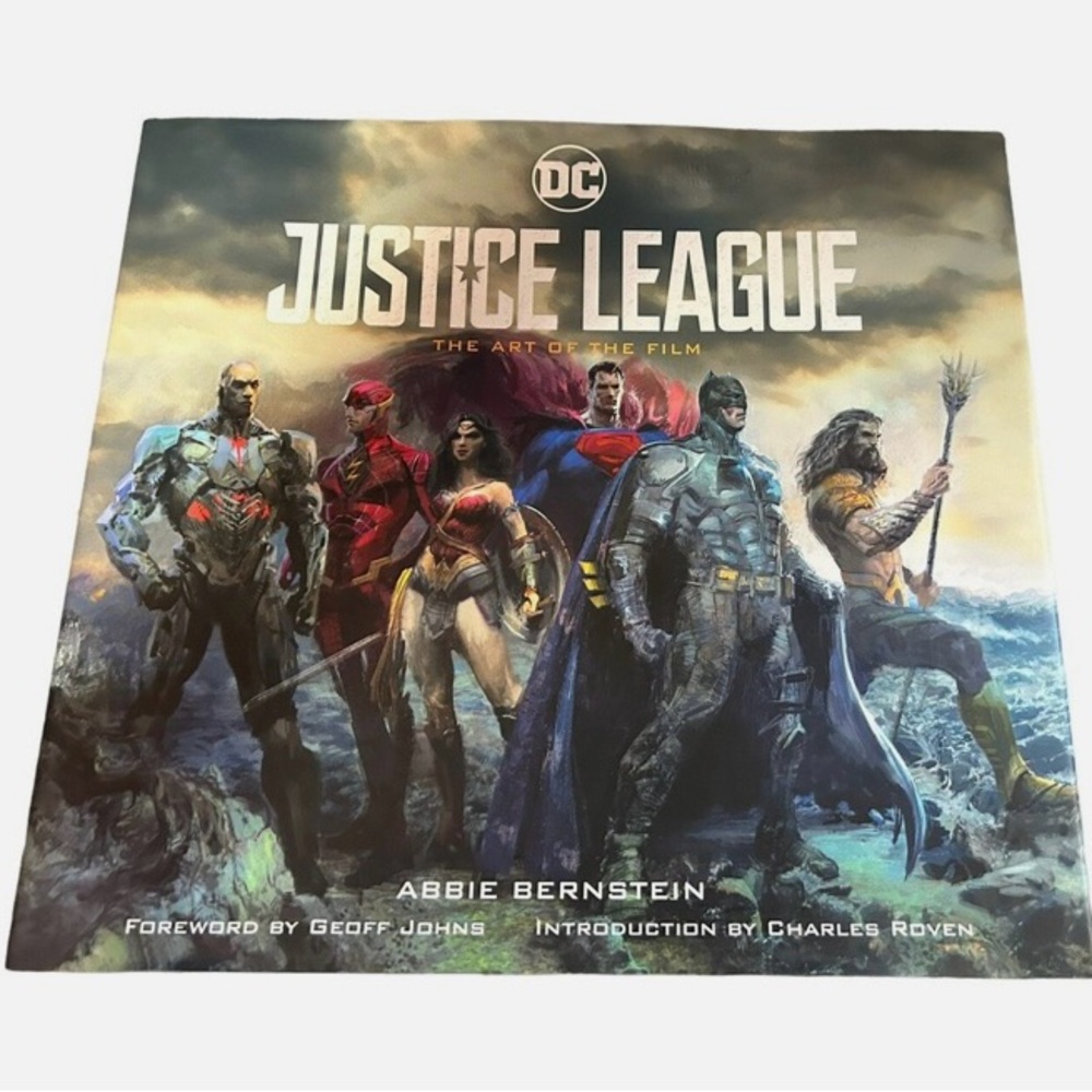 Justice League:The Art of the Film book hard cover huge book